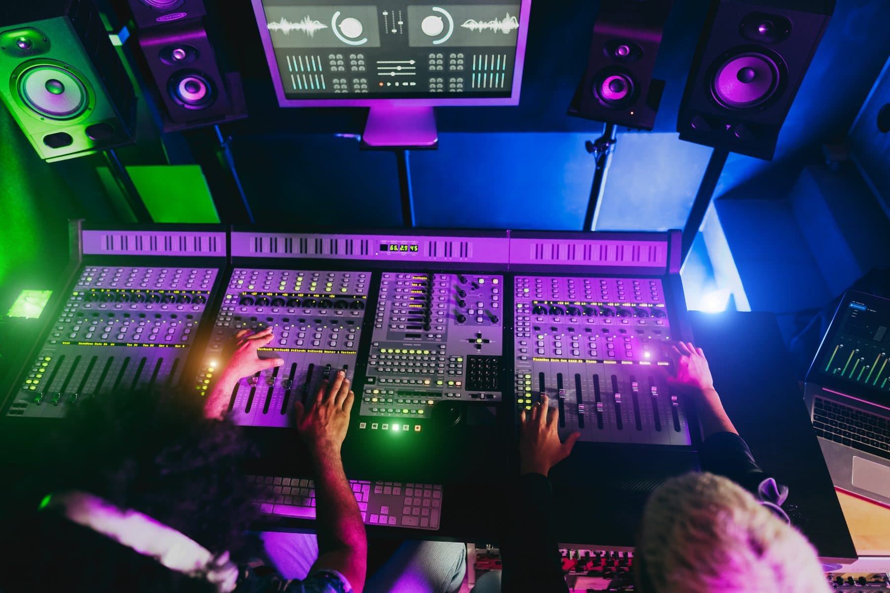 Yamaha and Dynacord mixing consoles and line array management